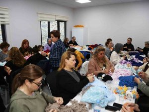 Esmek Kursiyerleri Bu Kez Depremzedeler İçin Üretti