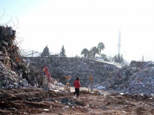 Kahramanmaraş’ta Enkazların Arasında Çocuk Olmak