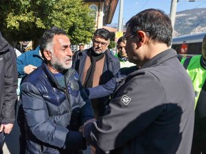 Bakan Dönmez, İ̇skenderun Garı’ndaki Depremzedeleri Ziyaret Etti