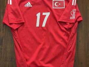 İ̇lhan Mansız, Senegal Maçında Giydiği Milli Formayı Satışa Çıkardı