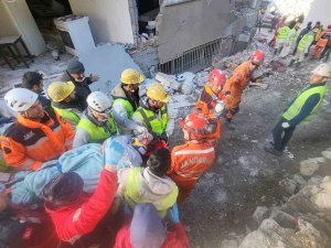 Hatay’da 228. Saatte 2 Kişi Sağ Kurtarıldı