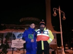 Müslüman Olan Çinli Kurtarma Görevlisi Barınma Merkezi Olarak Kullanılan Camiye 500 Yuan Bağışladı