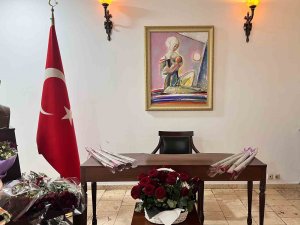 Dünyaca Ünlü Ressam Tölepbay, Tablosunu Depremzedeler İçin Sattı