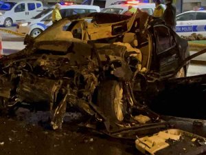 Ankara’da Sulama Tankerine Çarpan Otomobilin Sürücüsü Olay Yerinde Hayatını Kaybetti