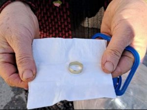 Hisarcıklı Köylü Kadın Parmağındaki Yüzüğü Depremzedelere Bağışladı