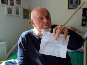 90 Yaşındaki Emekli Madenci, Kötü Gün Birikimini Depremzedelere Bağışladı