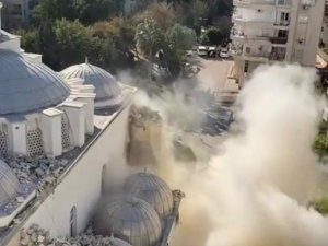 Depremde Zarar Gören Minareler Tek Tek Yıkıldı