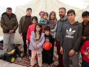 Malatya’da Depremzedeler Çadır Kentte Hayata Tutunuyor