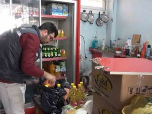 Depremzede Esnaftan Depremden Etkilenen Ailelere Gıda Kolisi