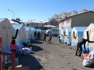 Depremin Vurduğu Akçadağ’da Yaralar Sarılıyor