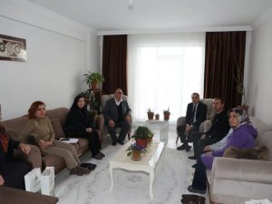 Kars Valisi Öksüz’den Depremzedelere Ziyaret