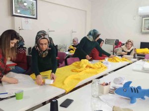 Siirt’te Üretilen Uyku Tulumları Ve Oyuncaklar Deprem Bölgelerine Gönderiliyor