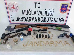 Antik Tabancayı Satmak İsterken Yakalandı