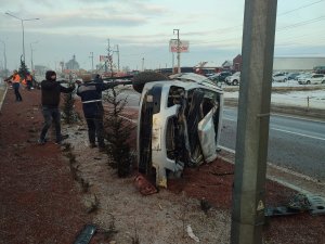 Konya’da Otomobil Refüje Devrildi: 1 Yaralı