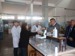 Depremzedeler İçin Susuz El Jeli Üretimi Devam Ediyor