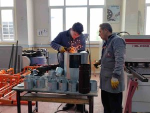 İ̇negöl’de Meslek Lisesi Öğrencilerinden Soba Seferberliği