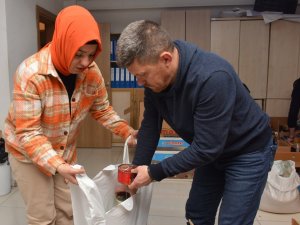 Bozüyük Belediyesi’nden Depremzedelere “Sosyal Market” Ve Cansuyu Desteği