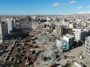 Adıyaman’da Enkaz Çalışmaları Tüm Hızıyla Sürüyor