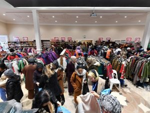 Üsküdar Belediyesi İ̇stanbul’a Gelen Depremzedeler İçin Sosyal Market Açtı