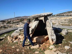 Binaları Yerle Bir Eden Deprem Dolmen Mezarlara Hasar Vermedi