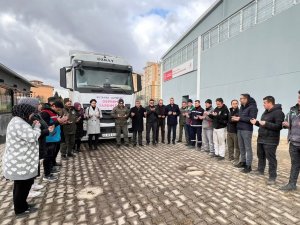 Altıntaş’tan Deprem Bölgesine 19 Tır Yardım Malzemesi Gönderildi