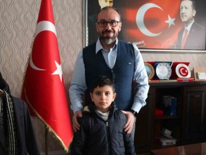 Ağrılı Mahir Kumbarasını Depremzede Kardeşlerine Açtı