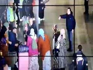Soluk Borusuna Yemek Takılan Depremzedeyi ‘Heimlich’ Manevrası Kurtardı