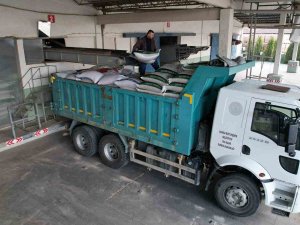 Manisa Büyükşehir’den Deprem Bölgesine Yem Desteği