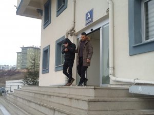 Randevu İçin Yardım Etmeyen Doktorun Aracı Diye Başka Araca Zarar Verdi