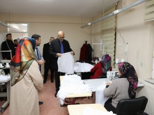 İ̇pekyolu Belediyesinden Depremzedeler İçin Kışlık Giysi Desteği