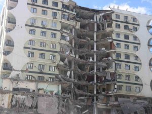 Diyarbakır’da 3 Noktada Enkaz Çalışmaları Devam Ediyor