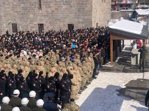 Enkaz Altında Kalarak Hayatını Kaybeden Uzman Çavuş Memleketi Erzurum’da Toprağa Verildi