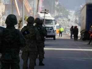 Mehmetçik Deprem Bölgesinde Nöbette