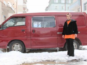 Depremzedeler İçin Minibüsünü Satılığa Çıkardı