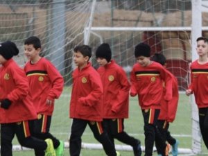 Eskişehirspor Depremzede Çocukları Unutmadı