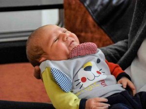 Depremzede Ailenin Bebek Sevinci