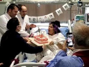 Ailesini Kaybeden Ayşegül’e Hastanede Doğum Günü Sürprizi