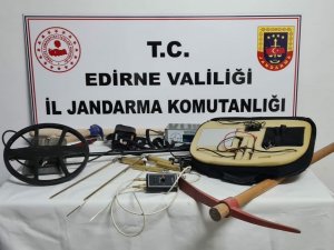 Tarlalarında Define Aradılar: 4 Gözaltı