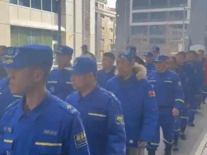 Huawei Çalışanları Çinli Arama Kurtarma Ekibini Alkışlarla Karşıladı