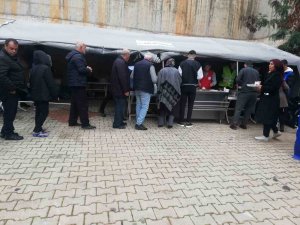 Kaş’ta Depremzedelere Sıcak Yemek Desteği