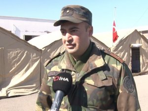 Azerbaycan Arama Kurtarma Personeli Enkazda Bulduğu Paraları Jandarma Ekiplerine Teslim Etti