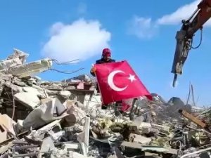 Çorum Afad Ekibinin Türk Bayrağı Hassasiyeti