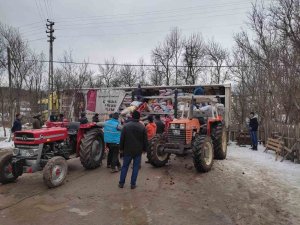 Köylülerden Depremzedelere Odun Ve Soba Yardımı