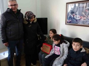 Kartal’a Gelen Depremzede Ailelere Kızılay’dan Yardım Eli