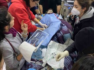 Hatay’da 10 Yaşındaki Osman Depremin 260’ıncı Saatinde Enkazdan Sağ Olarak Kurtarıldı