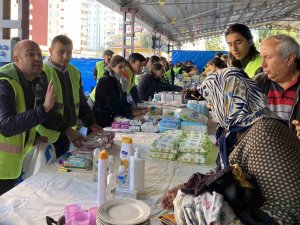 Depremzedeler İçin Gençler İlk Andan Beri Görevde
