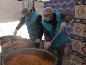 Kütahya’dan Osmaniye’deki Depremzedelere Sıcak Yemek İkramı Devam Ediyor