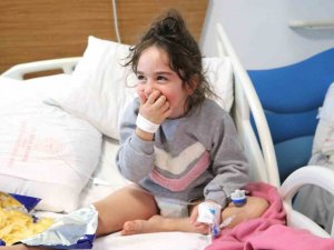 Afad’ın Kurtardığı Minik Derin, Gülüşüyle Yürekleri Isıtıyor