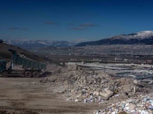 Kahramanmaraş’ta Taşınan Enkazlar Şehrin Manzarası İle Birleşti
