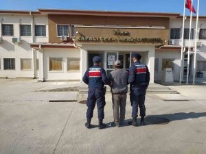 Hapiste Olmaları Gerekirken Sokakta Dolaşan 2 Kişi Jandarmaya Yakalandı